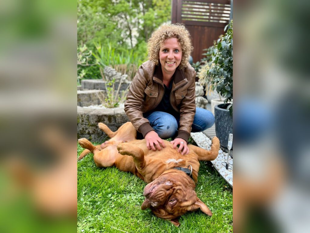 Simone Fischer mit ihrem Hund