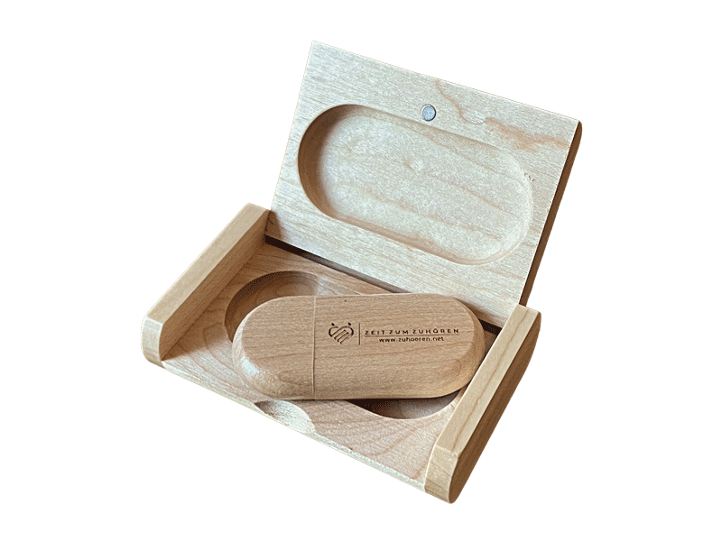 Holzkästchen aus Ahorn mit USB-Stick